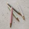 sw-065_stift_creme_photocredits_eulenschnitt_3 sw-065_stift_creme_photocredits_eulenschnitt_3